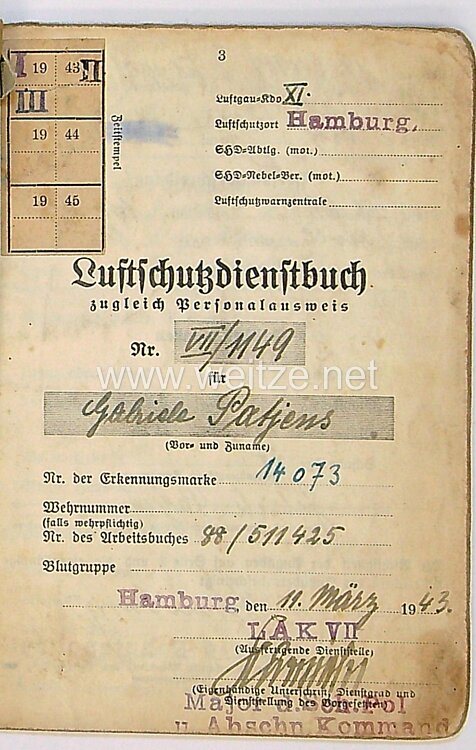 Luftschutz-Dienstbuch für eine Frau des Jahrgangs 1907 aus Hamburg   Bild 2