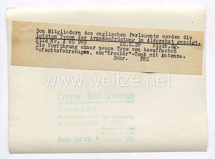 III. Reich Pressefoto. Den Mitgliedern des englischen Parlaments werden die letzten Typen der Armeeaufrüstung in Aldershof gezeigt. 22.2.1939. Bild 2