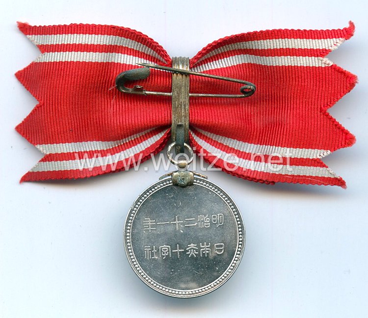 Japan, red cross medal for women Bild 2